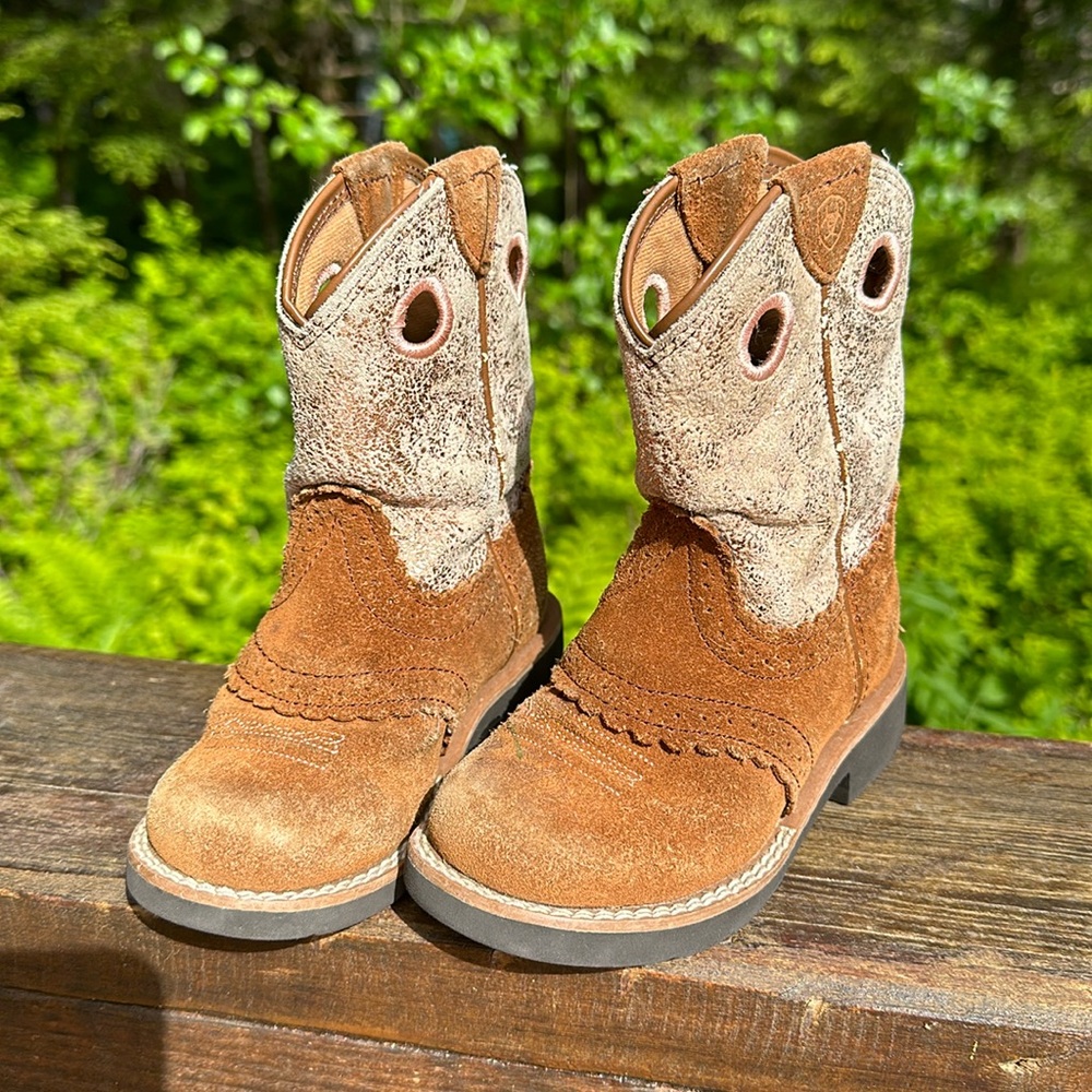 Ariat cowgirl boots, size 9 1/2 Toddler